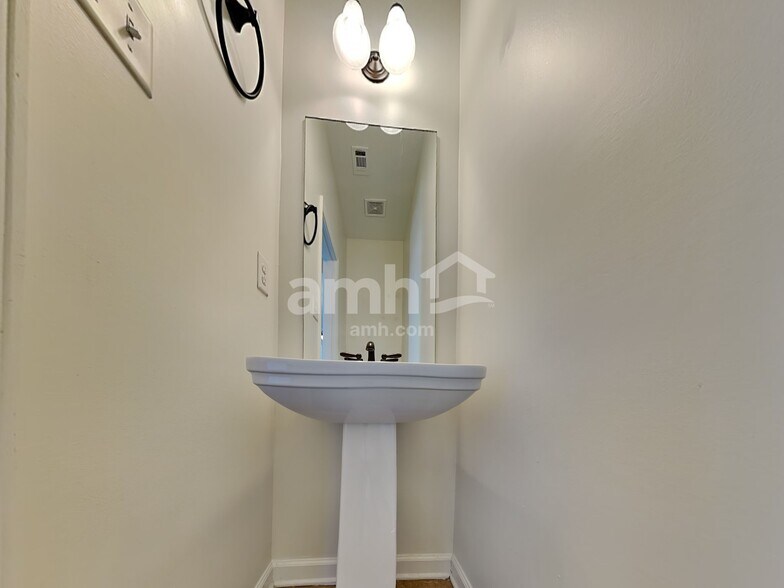 Building Photo - 9274 Afton Grove Rd