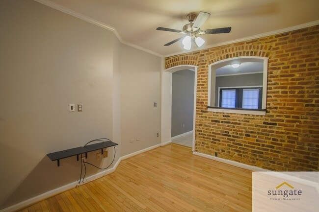 Building Photo - 615 S Glover St