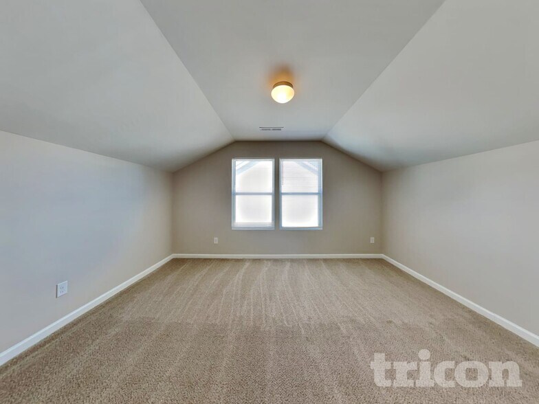 Building Photo - 1705 Sawtooth Ct