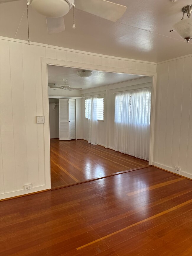 Building Photo - Makaikoa Street - near Kahala - 3 bedroom ...