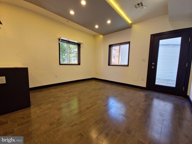 Building Photo - 519 N 38th St