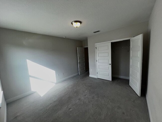 Building Photo - SPECTACULAR MODERN HOME!!Relaxing water views from the back of this beautiful home- MOVE IN Septe...