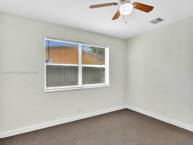 Building Photo - 1513 NE 30th Ct