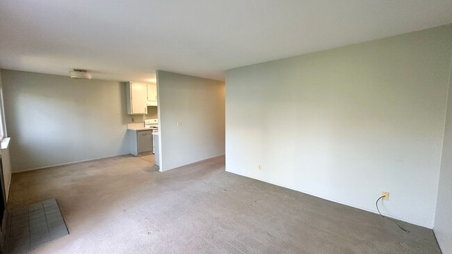 Building Photo - Incredibly Peaceful Apartment in an Urban Oasis in Emeryville!