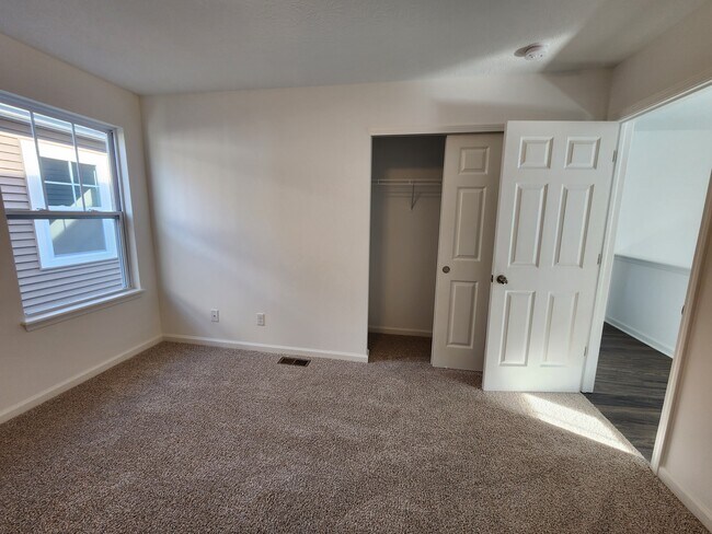 Building Photo - 326 N Warman Ave