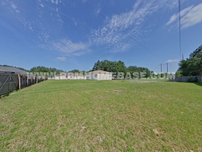 Building Photo - 4 Bed Navarre Home on Half+ Acre, Fenced Yard & Detached Garage Near Hurlburt