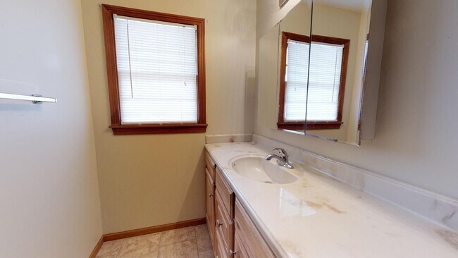Building Photo - 3 Bedroom, 3 Bathroom House