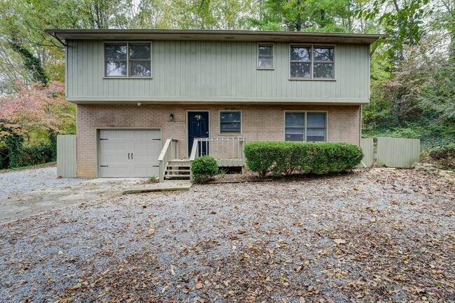 Primary Photo - 1312 N Barton St