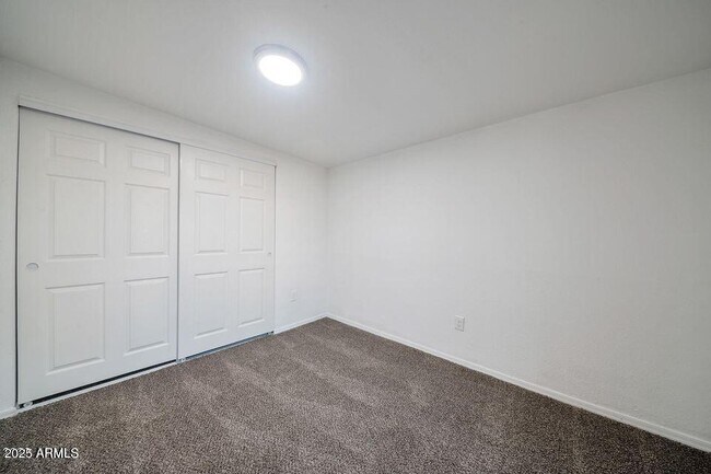 Building Photo - 1108 S 33rd Ave