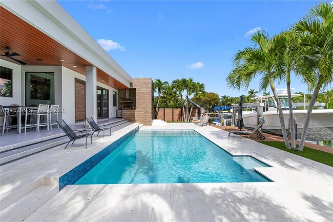 Building Photo - 12911 Oleander Rd