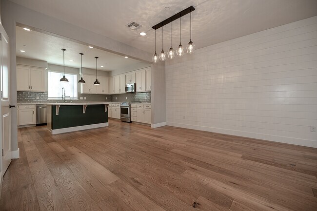 Building Photo - 196 E Main Ave