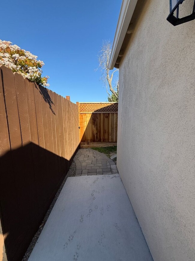 Building Photo - Newer Beautifully Furnished Single Story ADU Includes All Basic Utilities and WiFI