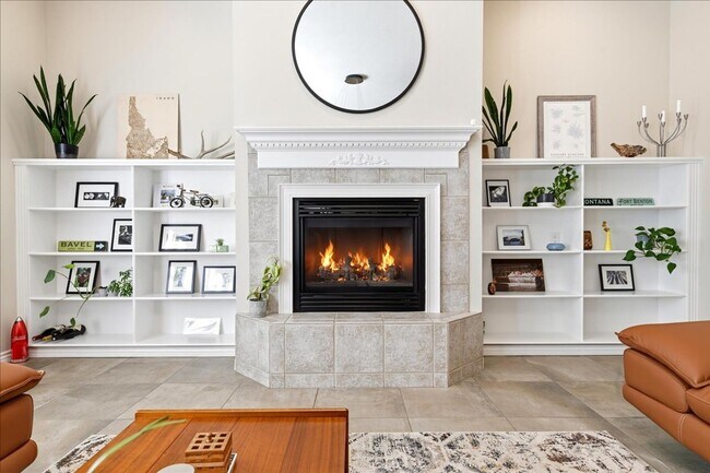 Building Photo - Luxury Living in Southeast Boise, 3-Car Garage, Hot Tub & Flexible Bonus Loft & Private/Secure Wo...
