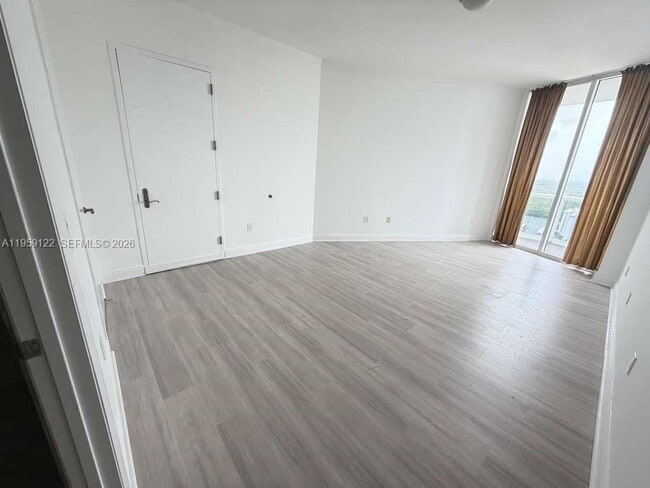 Building Photo - 15901 Collins Ave