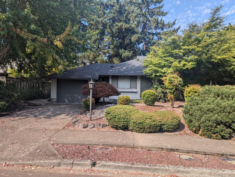 Building Photo - 15847 SW Village Ln