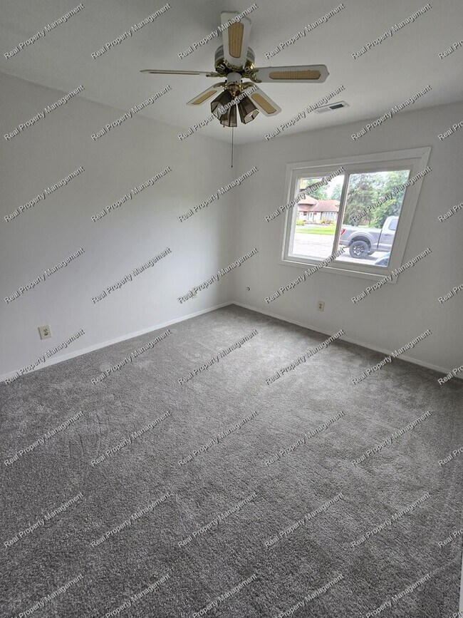 Building Photo - 1315 Brookside Dr