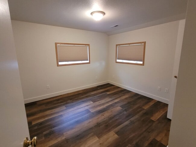 Building Photo - 4 Bedroom in the Country