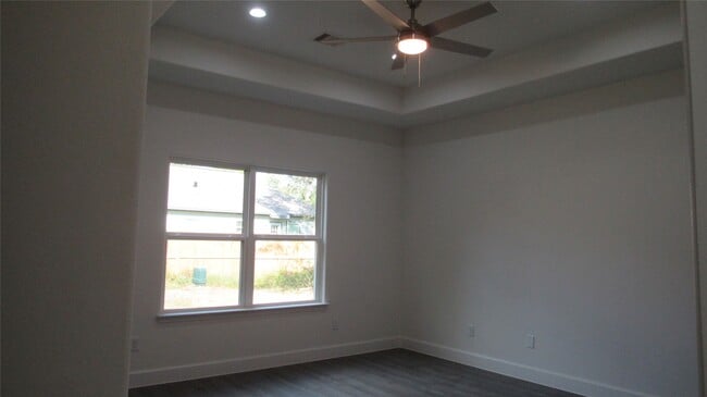 Building Photo - 401 Deep Woods Ln