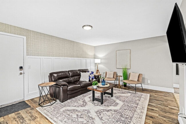 Building Photo - 22 2nd St