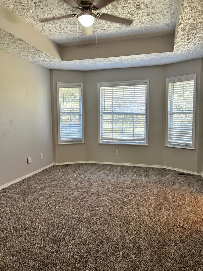 Building Photo - PRICE DROP/SHORT TERM LEASE! Beautiful 3 b...