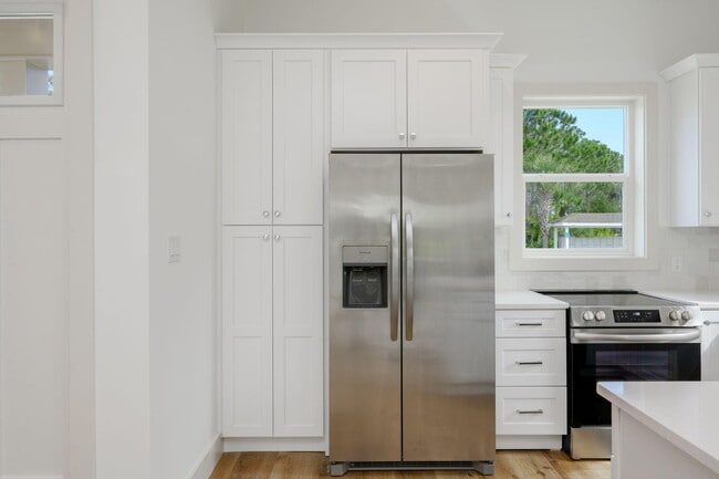 Building Photo - 114 Enchanted Way