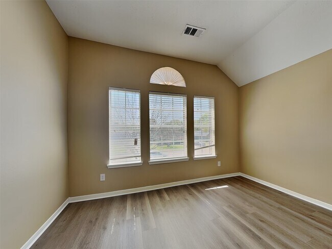 Building Photo - 22806 Tara Way Dr