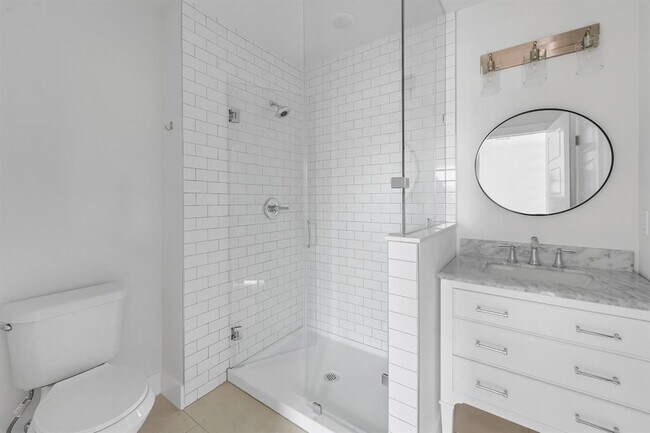 Building Photo - 5621 Eskridge St