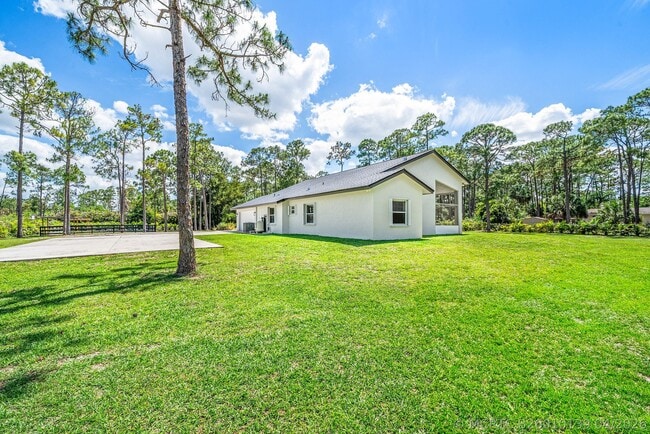 Building Photo - 16105 Temple Blvd