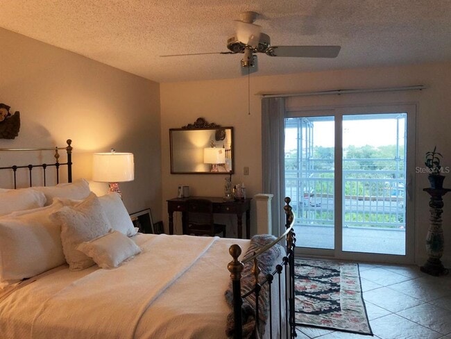 Building Photo - 160 Columbia Dr