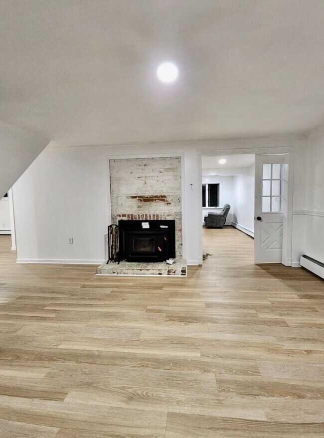 Building Photo - 132 Wepawaug Dr