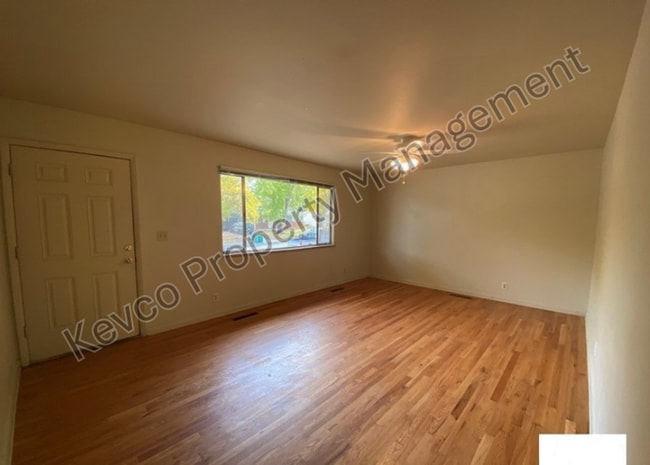 Building Photo - Incredibly Spacious House!