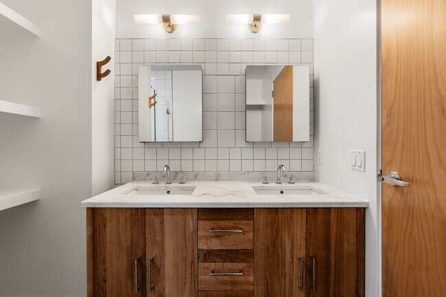 Building Photo - Enjoy all that Logan Circle and Mount Vernon Square have to offer in this modern and bright 2 bed...