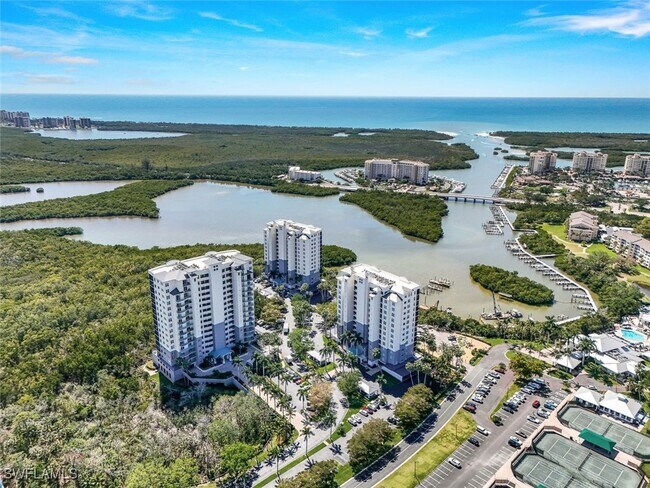 Building Photo - 425 Cove Tower Dr