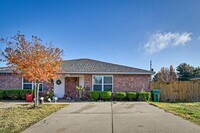 Building Photo - 607 Kings Way Dr