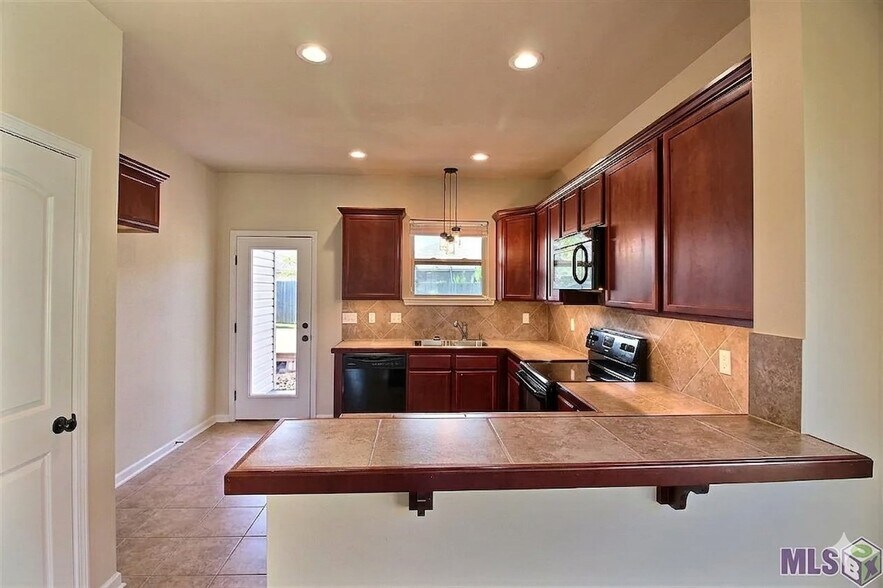 Building Photo - 11389 Ashwood Ct