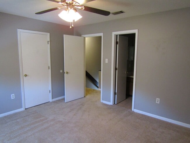 Building Photo - 1100 Pineland Ave