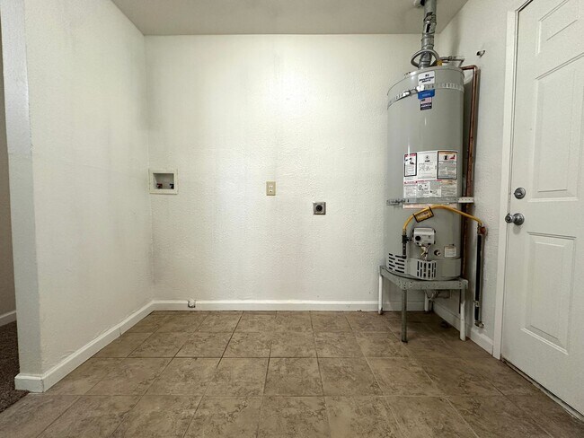 Building Photo - 525 Downing Ln