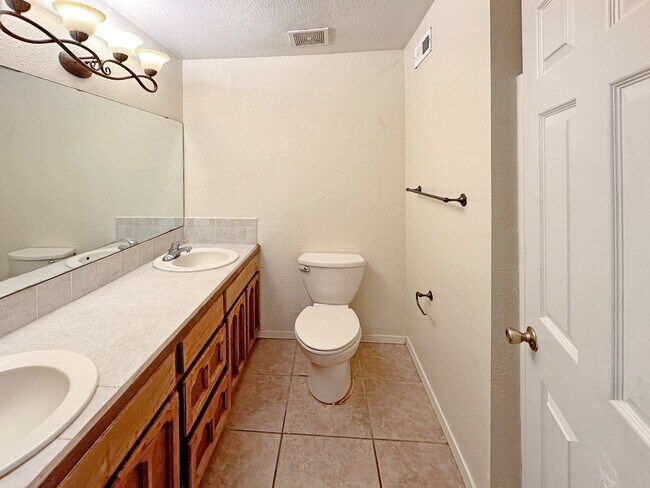 Building Photo - 4135 N Apodaca St