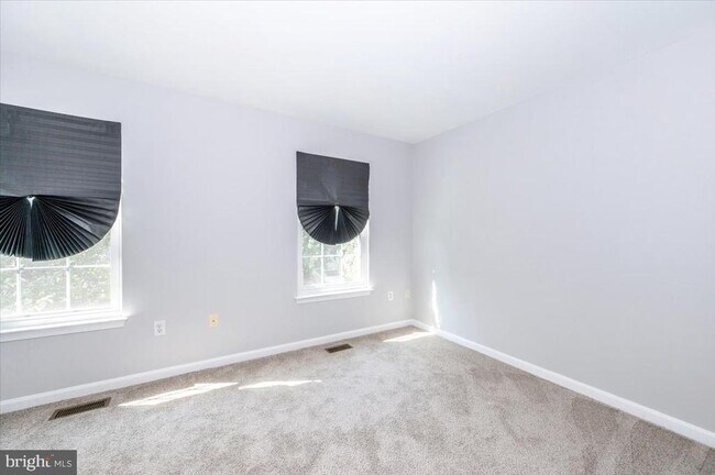 Building Photo - 161 Heathfield Dr