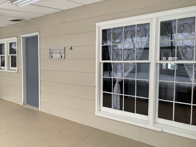 Building Photo - Charming Single Family Home