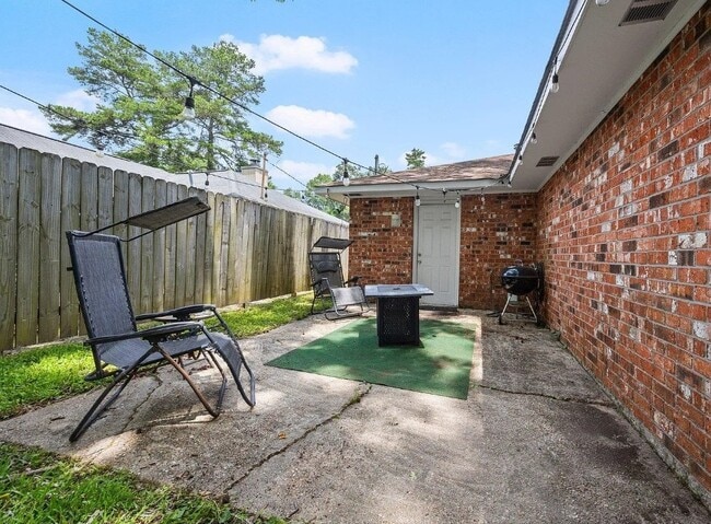 Building Photo - 8638 Justin Ave