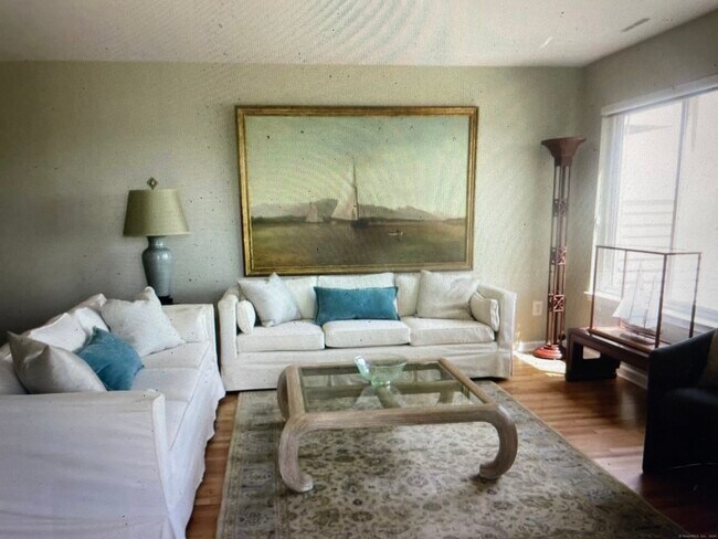 Building Photo - 1 Mansfield Grove Rd