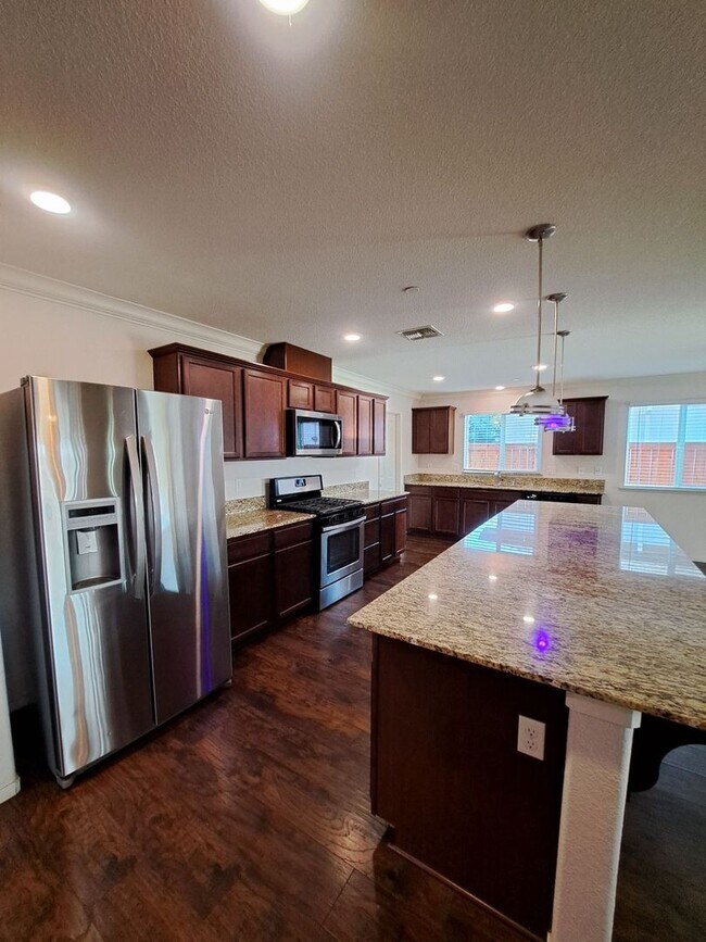 Building Photo - Move in Special: $500 Off the 1st Month's Rent – Stunning and Spacious Home – Don't Miss This!