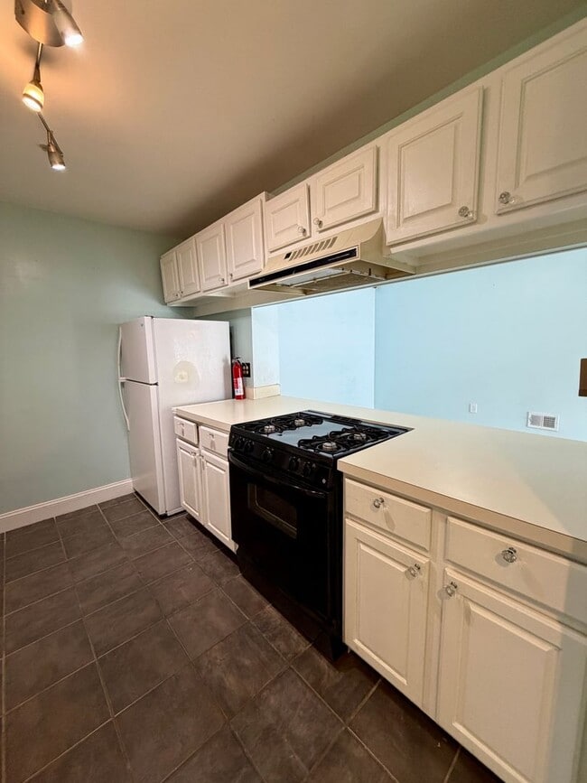 Building Photo - Welcome to Waters Edge Condos!