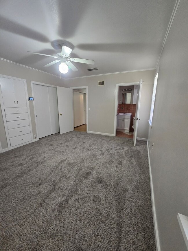 Building Photo - $300 Off 1st Month