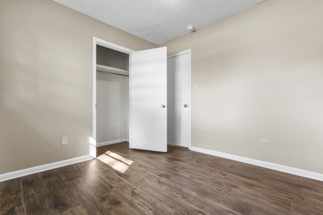 Building Photo - 2461 Mirahill Dr