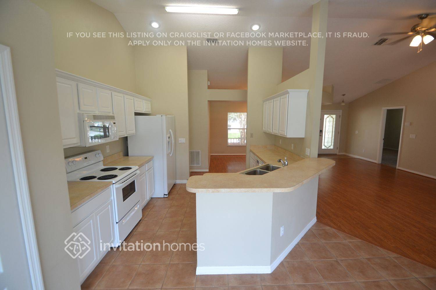 Building Photo - 830 Breezy Lake Way