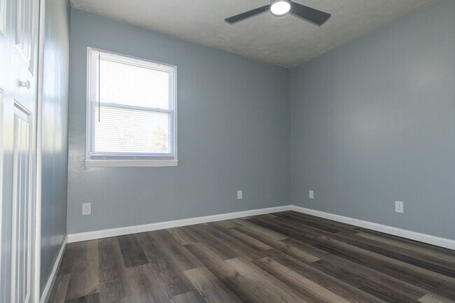 Building Photo - Beautifully Updated 3BR Home with Fenced Yard & Covered Porch