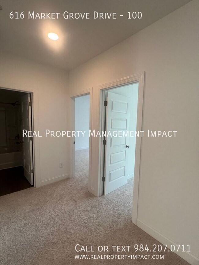 Building Photo - 616 Mkt Grv Dr