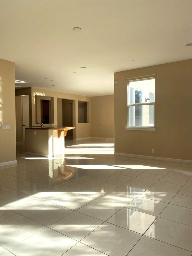 Building Photo - Available NOW and a Must SEE!